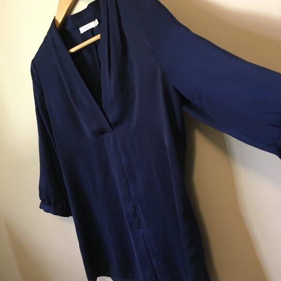 Flowing Pleated V-Neck 3/4 Sleeve Tunic Style Dark Navy Blouse - Picture 6 of 16